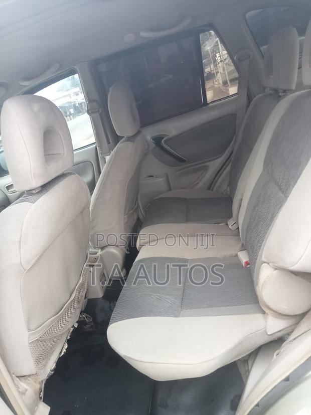Toyota RAV4 2.0 4x4 2004 Gold