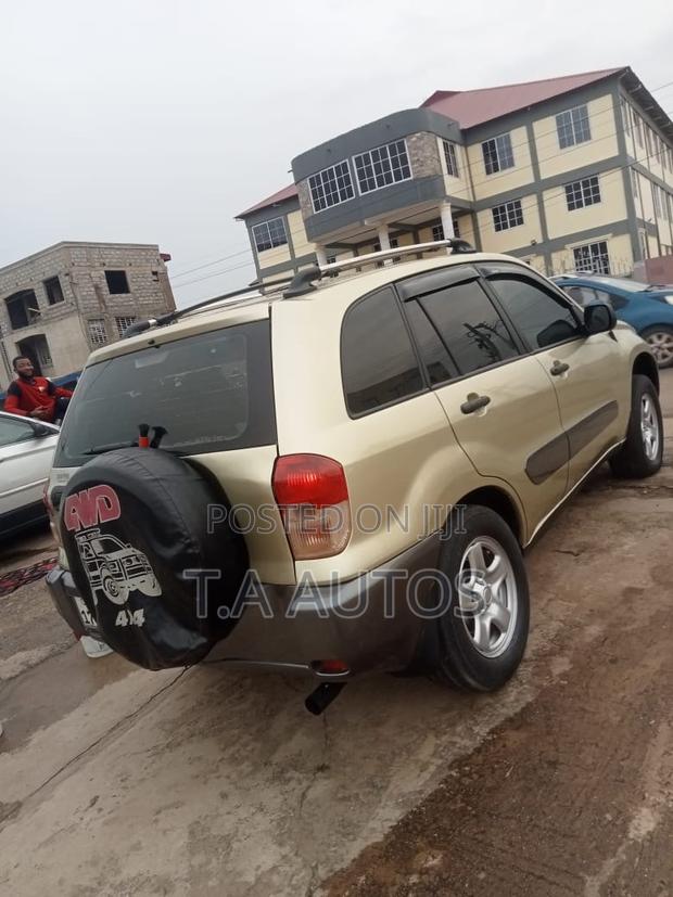 Toyota RAV4 2.0 4x4 2004 Gold