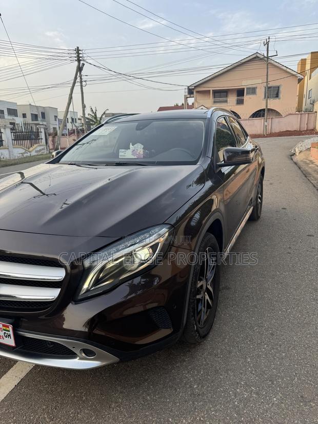 Mercedes-Benz GLA-Class 2017 Brown