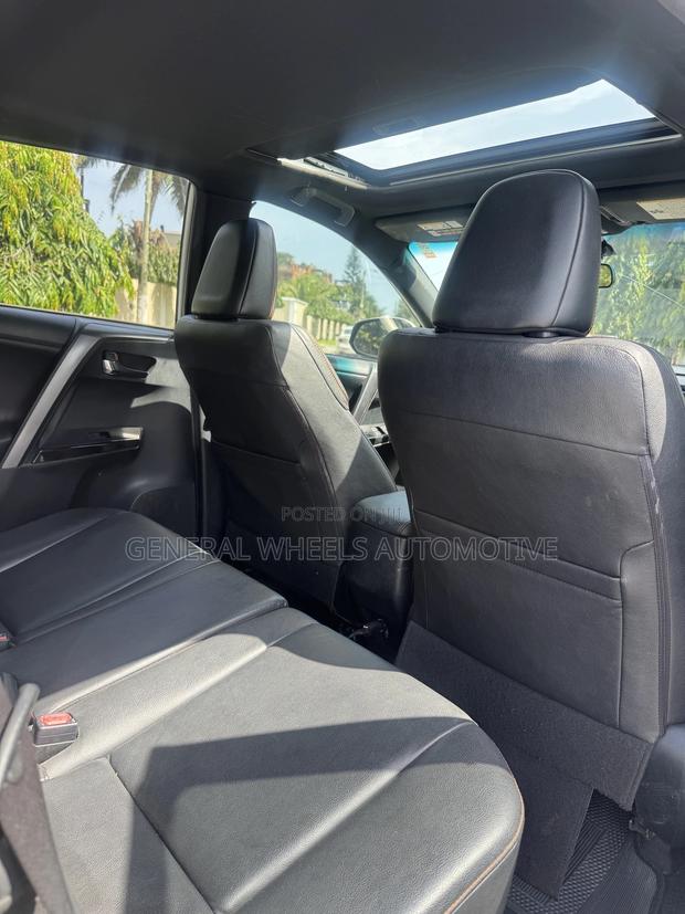 Toyota RAV4 SE AWD (2.5L 4cyl 6A) 2016 White