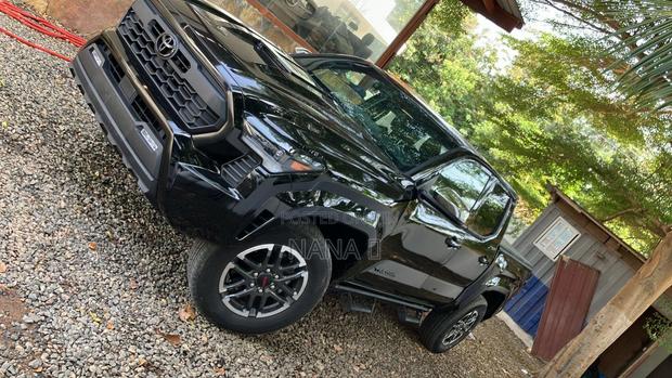 Toyota Tacoma SR5 XtraCab 6' Bed AT 2024 Black