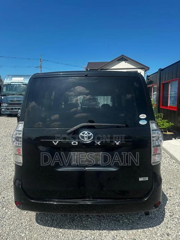 Toyota Voxy 2011 Black