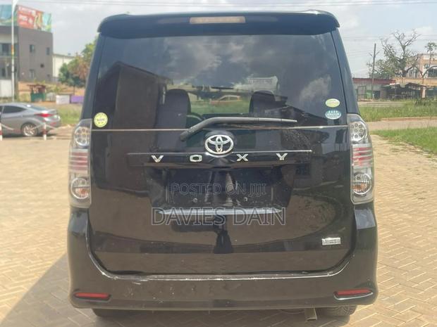 Toyota Voxy 2011 Black