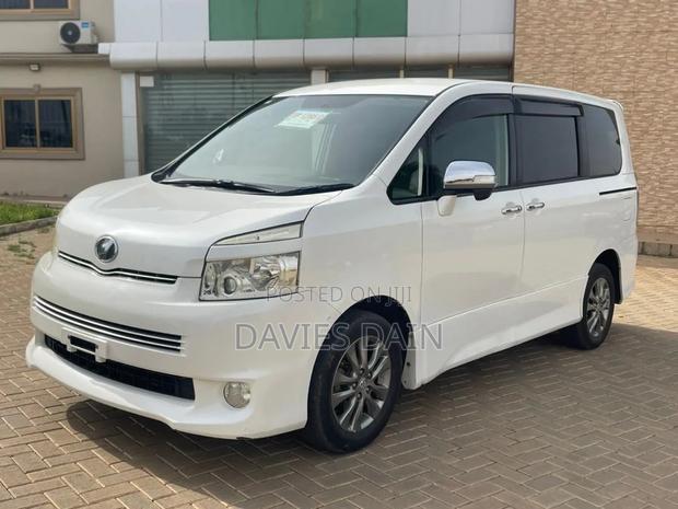 Toyota Voxy SV Premium 2014 White