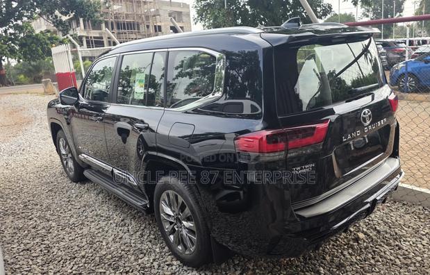 New Toyota Land Cruiser LC300 2025 Black
