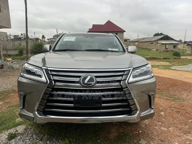 Lexus LX 570 AWD 2017 Gold