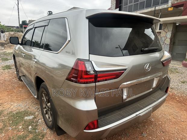 Lexus LX 570 AWD 2017 Gold