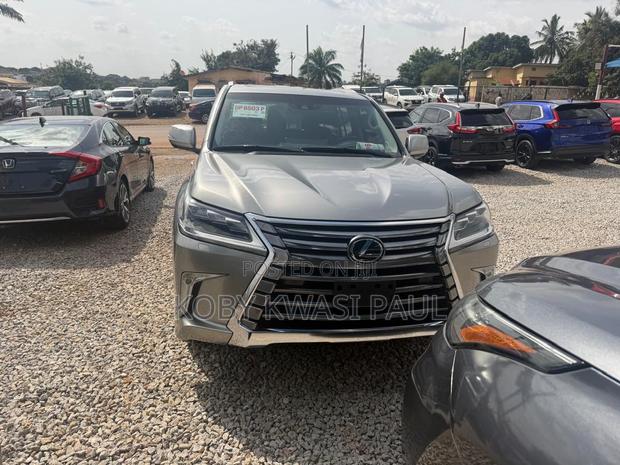 Lexus LX 570 AWD 2017 Gold