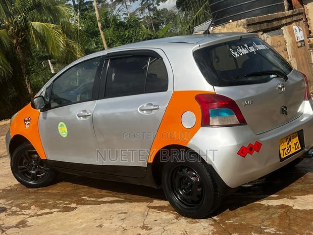Toyota Vitz 1.3 FWD 3dr 2012 Silver