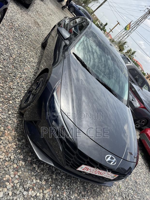 Hyundai Elantra SE 2023 Gray