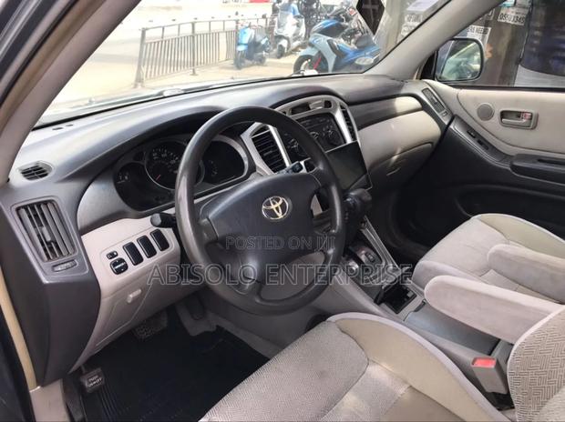 Toyota Highlander SE 2010 Blue