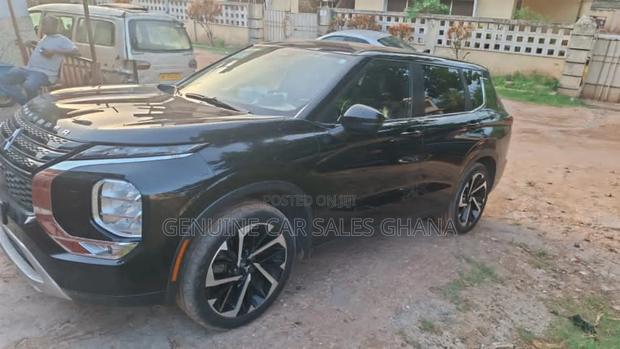 Mitsubishi Outlander 2022 Black