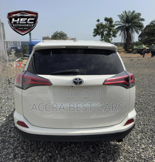 Toyota RAV4 2017 White