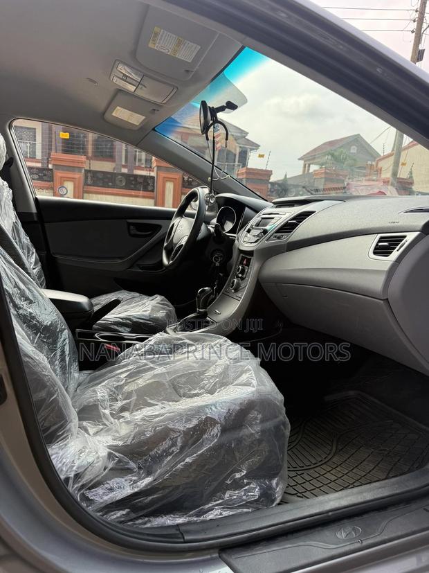 Hyundai Elantra SE 4dr Sedan (1.8L 4cyl 6M) 2014 Gray