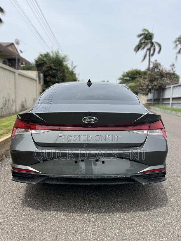 Hyundai Elantra SEL 2023 Gray