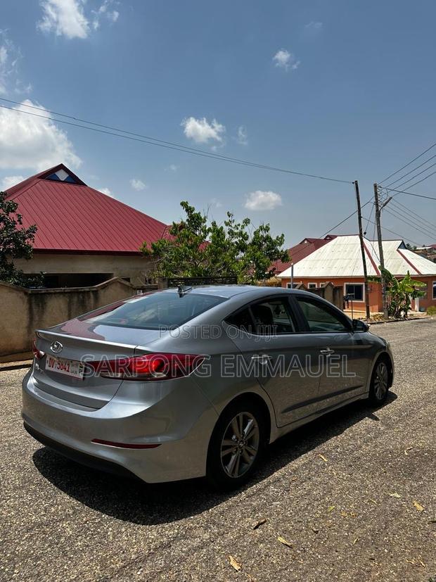 Hyundai Elantra 2017 Silver