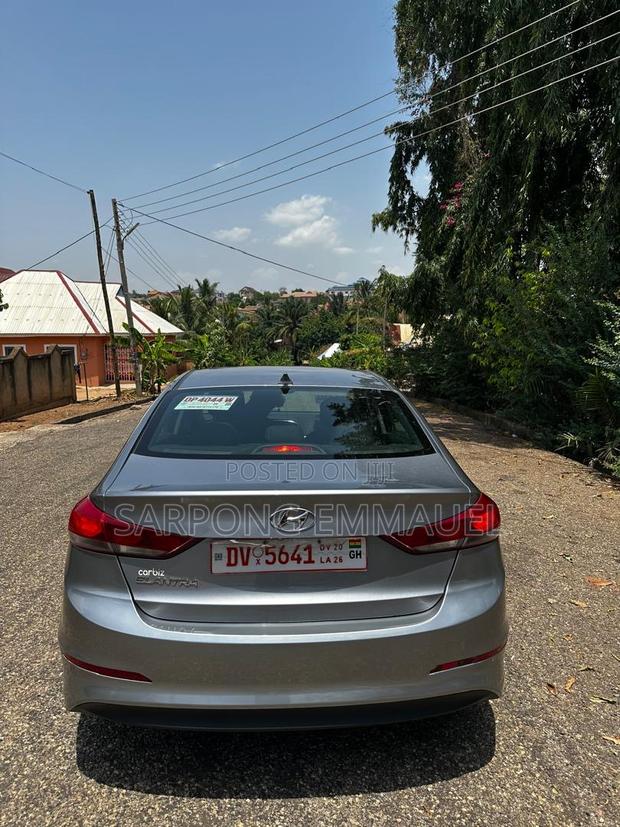 Hyundai Elantra 2017 Silver