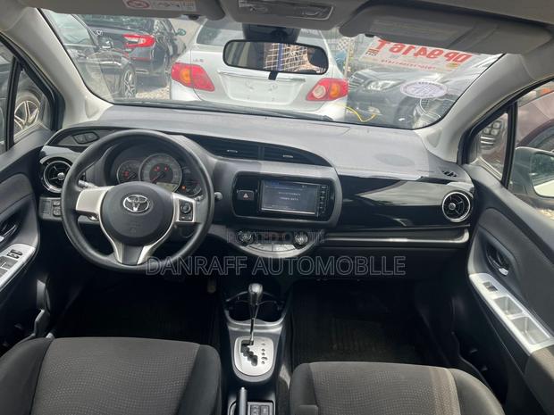Toyota Vitz 1.5 FWD 5dr 2015 White