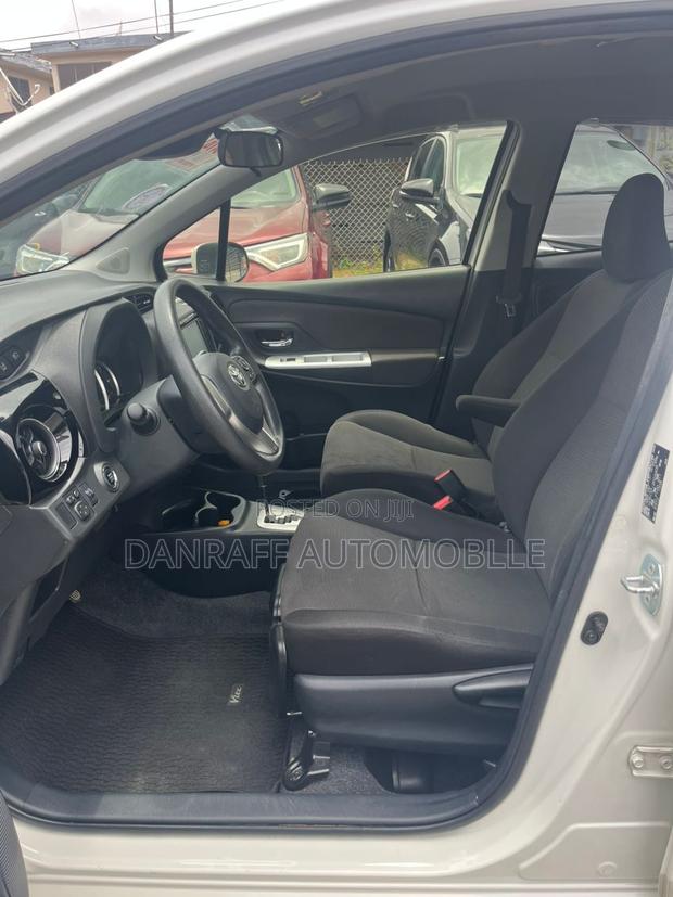 Toyota Vitz 1.5 FWD 5dr 2015 White