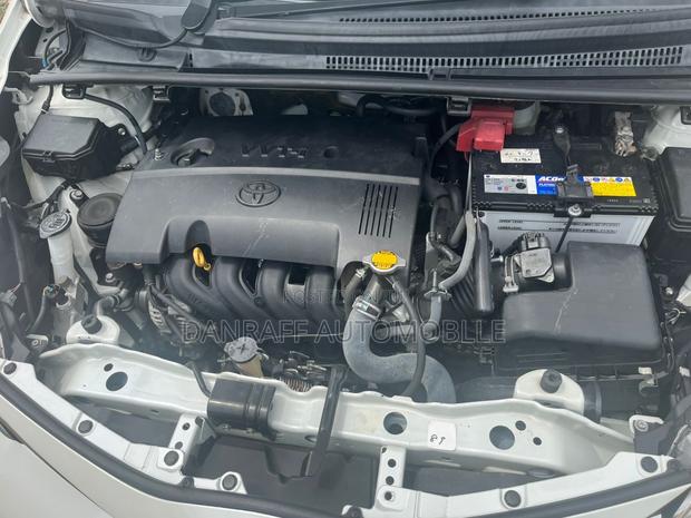Toyota Vitz 1.5 FWD 5dr 2015 White