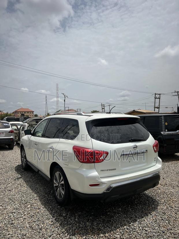 Nissan Pathfinder 2017 White