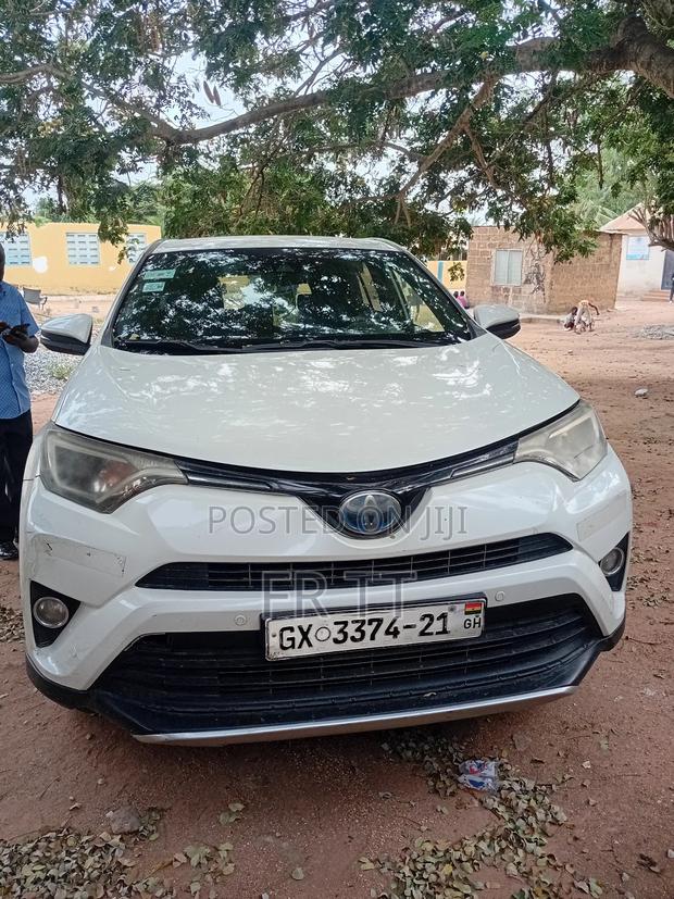 Toyota RAV4 Hybrid 2017 White