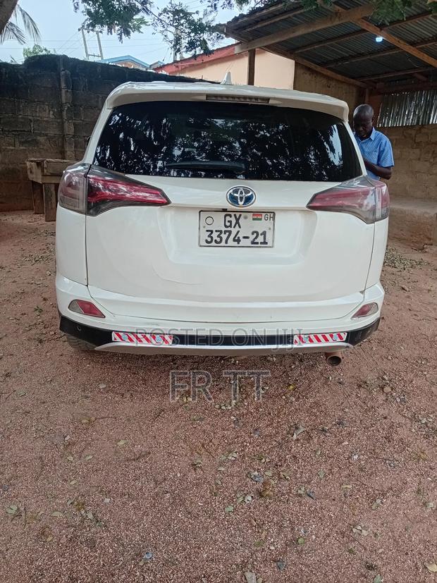 Toyota RAV4 Hybrid 2017 White