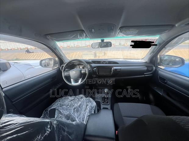 New Toyota Hilux 2025 White