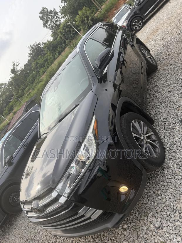 Toyota Highlander XLE 4x4 V6 (3.5L 6cyl 8A) 2018 Black