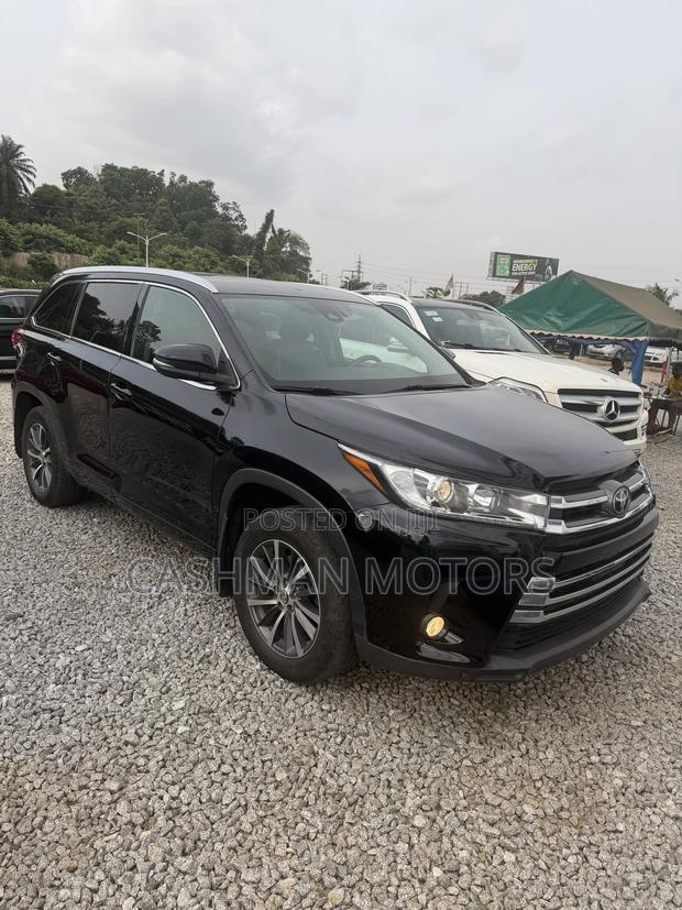 Toyota Highlander XLE 4x4 V6 (3.5L 6cyl 8A) 2018 Black