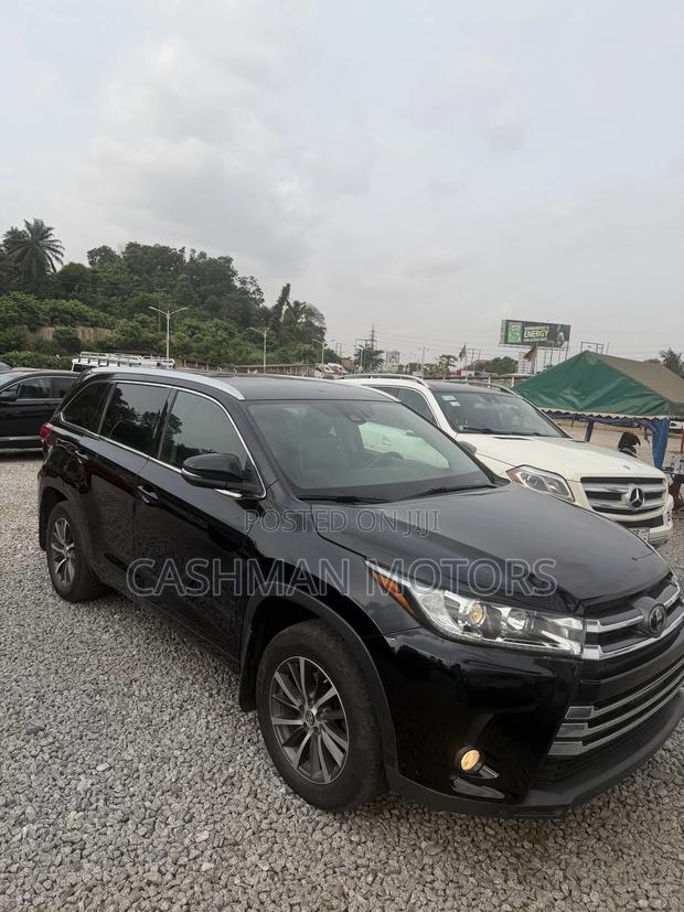 Toyota Highlander XLE 4x4 V6 (3.5L 6cyl 8A) 2018 Black