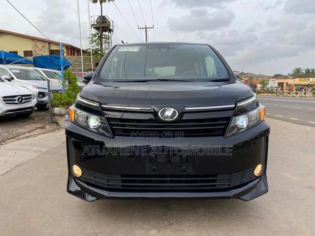 Toyota Voxy 2016 Black