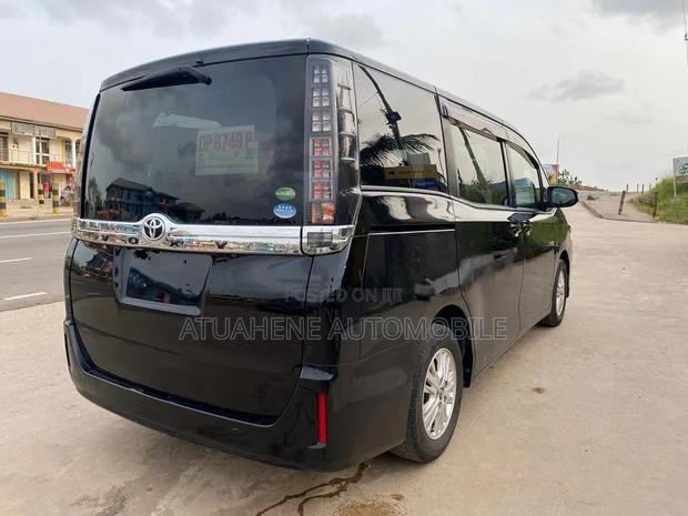 Toyota Voxy 2016 Black