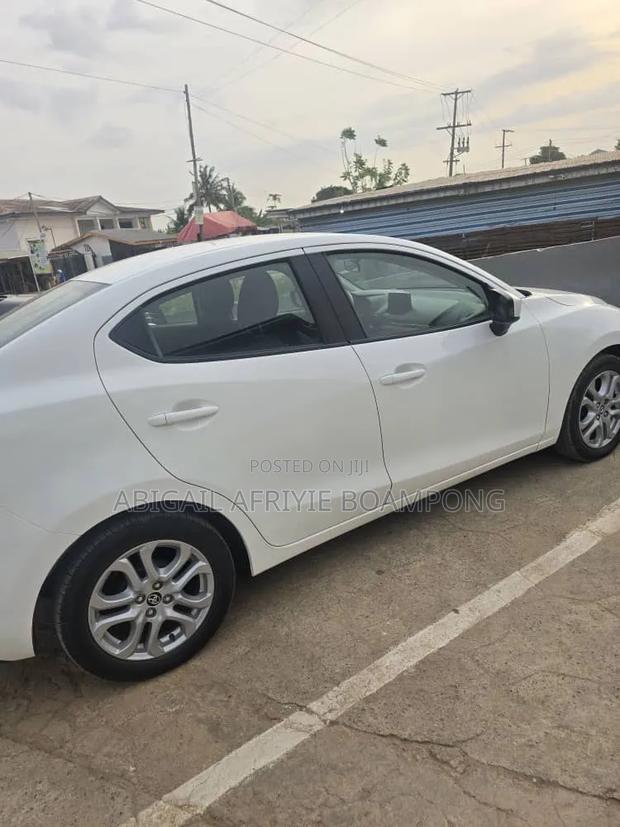 Toyota Yaris 2018 White