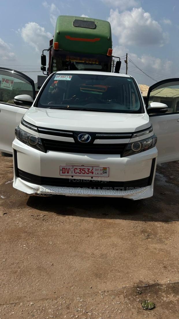Toyota Voxy 2015 White