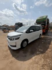 Toyota Voxy 2015 White for sale