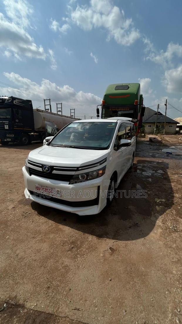 Toyota Voxy 2015 White