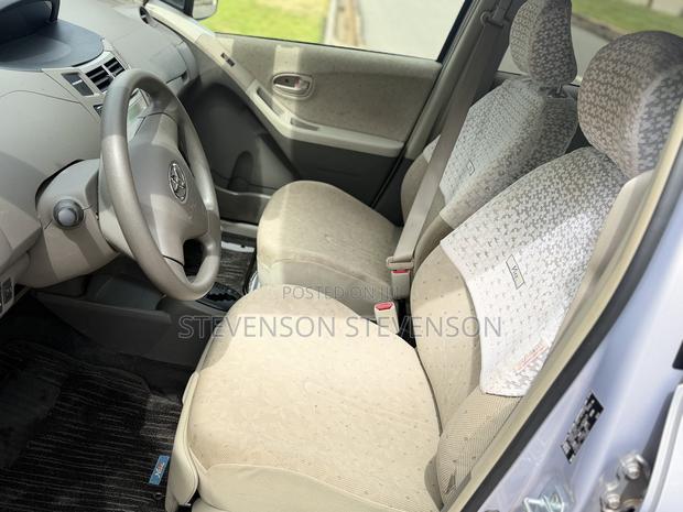 Toyota Vitz 1.3 AWD 5dr 2012 Silver