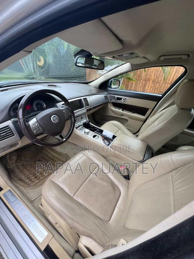 Jaguar XF 2011 Silver