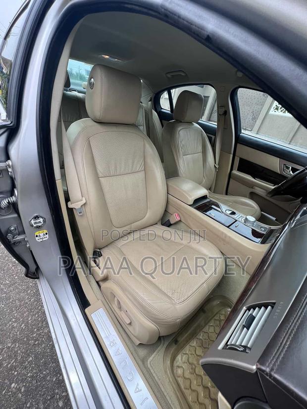 Jaguar XF 2011 Silver