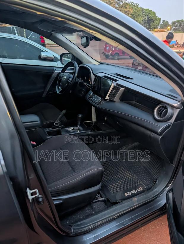 Toyota RAV4 XLE AWD (2.5L 4cyl 6A) 2016 Gray