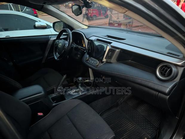 Toyota RAV4 XLE AWD (2.5L 4cyl 6A) 2016 Gray