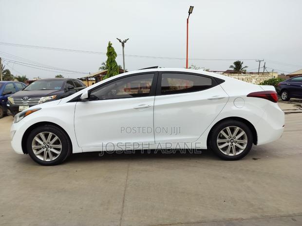 Hyundai Elantra SE Sedan FWD (1.8L 4cyl 6M) 2016 White