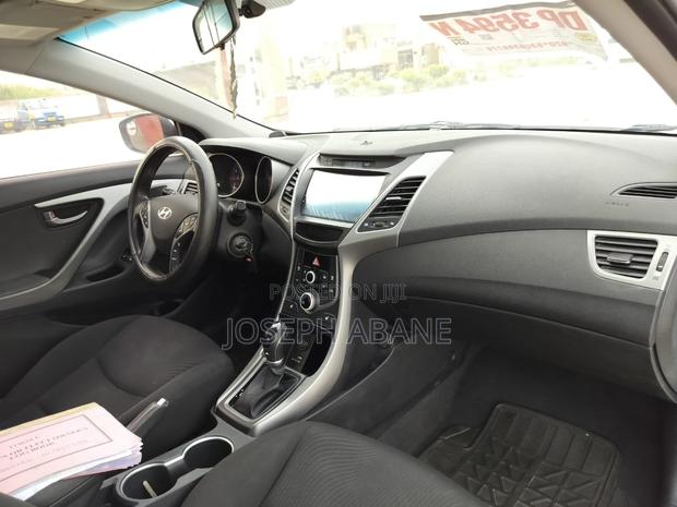 Hyundai Elantra SE Sedan FWD (1.8L 4cyl 6M) 2016 White