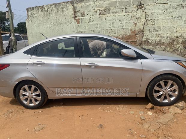 Hyundai Accent SE Automatic 2012 Silver
