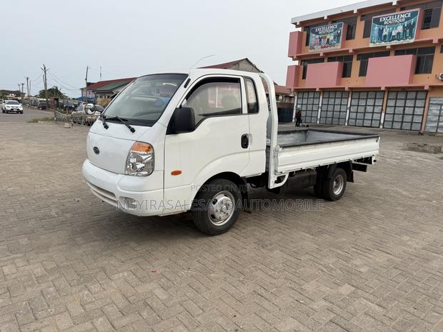 Kia Bongo 2012 White