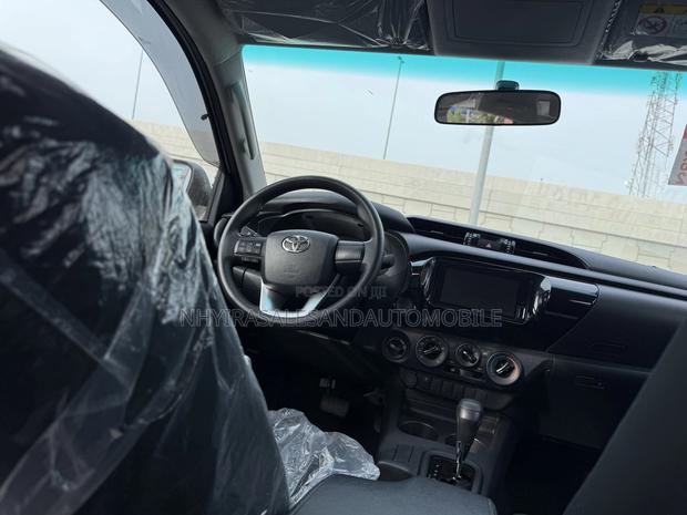 New Toyota Hilux 2025 White