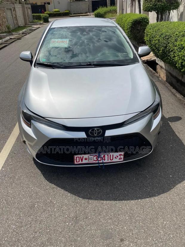 Toyota Corolla LE 2022 Silver