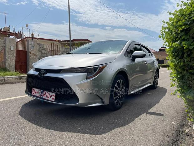 Toyota Corolla LE 2022 Silver