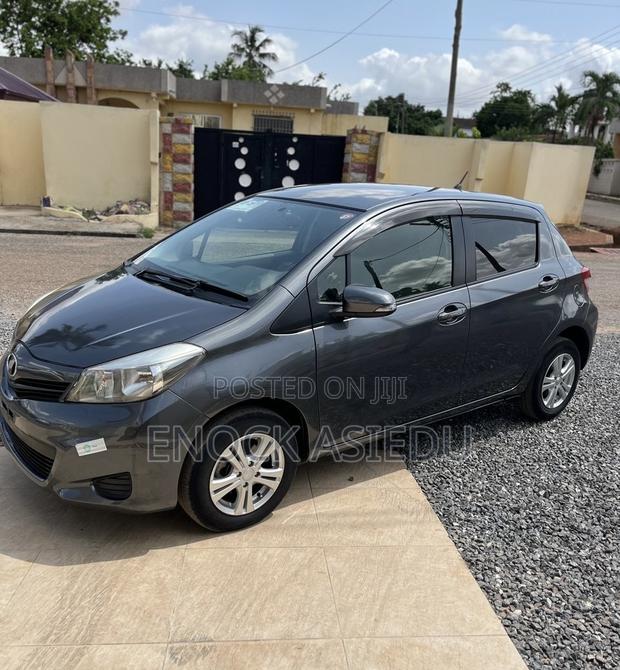 Toyota Vitz 1.3 FWD 3dr 2013 Gray
